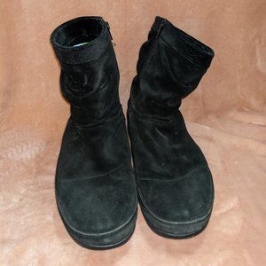 Fitflop black suede ankle boot size 11